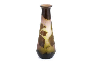 Club-shaped glass vase with hazle twigs