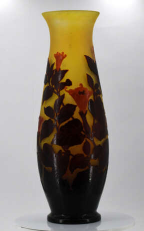 Emile Gallé. Glass vase with floral decor - фото 2
