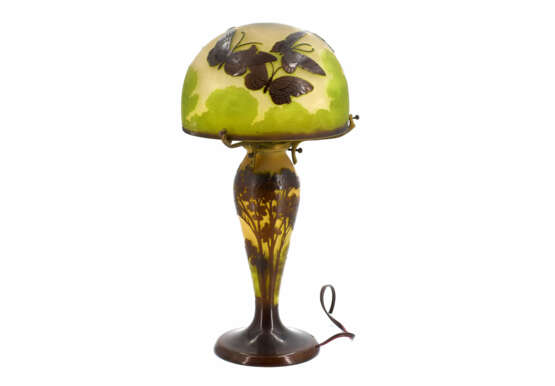 Emile Gallé. Small glass table lamp with forest landscape and butterflies - Foto 5