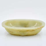 Ovale bowl with a pair of fish and Taotie handles - фото 3