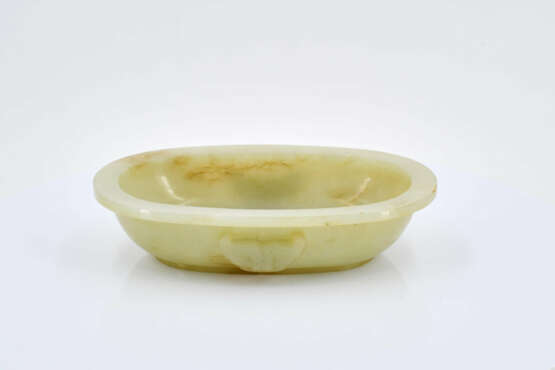Ovale bowl with a pair of fish and Taotie handles - фото 5