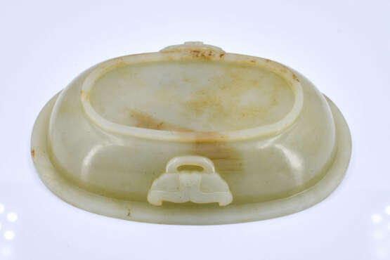 Ovale bowl with a pair of fish and Taotie handles - фото 7