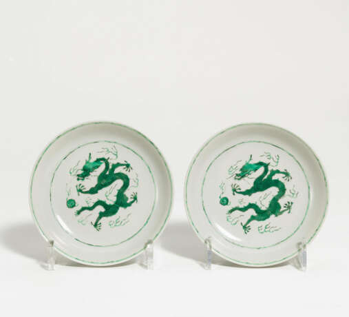 Pair of dargon dishes - фото 1