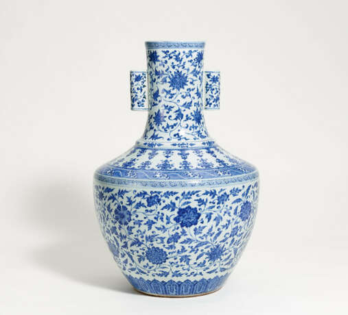 Large vase with tubular handles and lotus scrolls - фото 1