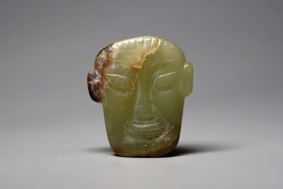 A JADE HUMAN FACE ORNAMENT SHANG DYNASTY (1600-1046BC) - фото 6