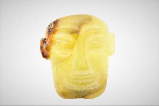 A JADE HUMAN FACE ORNAMENT SHANG DYNASTY (1600-1046BC) - Foto 8