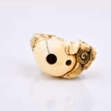 Netsuke of Shishi with a moveable ball in mouth - Foto 6