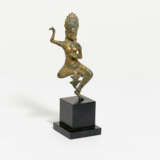 Elegant Yogini in dancing posture - фото 1