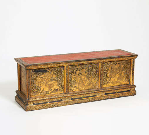Elegant small chest for storing manuscripts - photo 1
