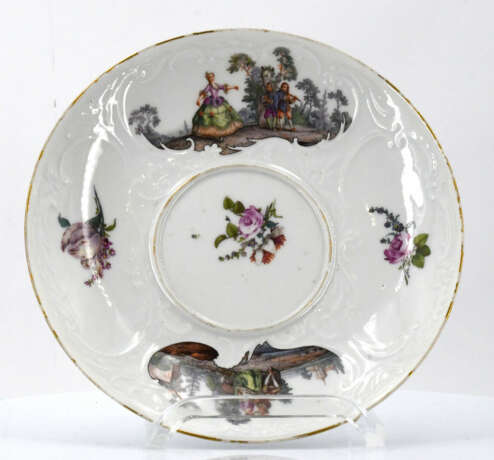 Meissen. Porcelain Écuelle on saucer with gallant scenes - photo 7
