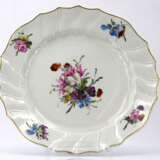 Den Haag. Porcelain plate with floral decor - Foto 2