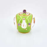 Meissen. Porcelain solitaire with apple green fond and reserves with flowers - Foto 2