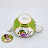 Meissen. Porcelain solitaire with apple green fond and reserves with flowers - Foto 3