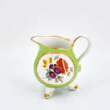 Meissen. Porcelain solitaire with apple green fond and reserves with flowers - Foto 4