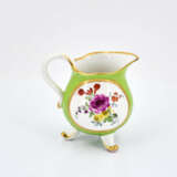 Meissen. Porcelain solitaire with apple green fond and reserves with flowers - photo 6