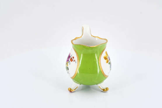 Meissen. Porcelain solitaire with apple green fond and reserves with flowers - photo 7
