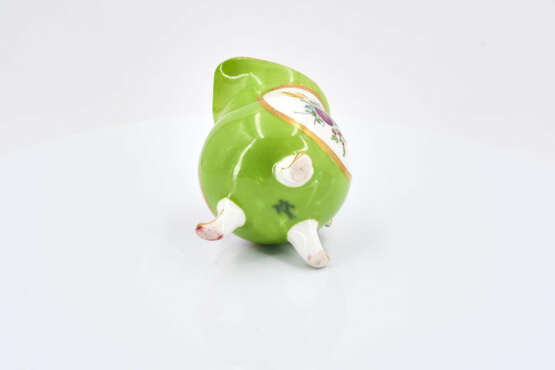 Meissen. Porcelain solitaire with apple green fond and reserves with flowers - фото 8