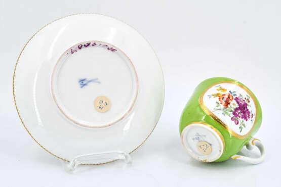 Meissen. Porcelain solitaire with apple green fond and reserves with flowers - Foto 10