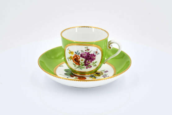 Meissen. Porcelain solitaire with apple green fond and reserves with flowers - photo 11