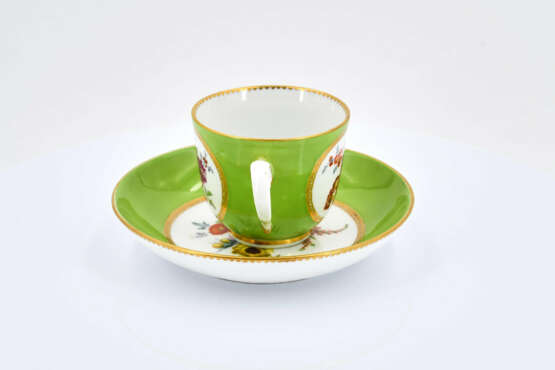 Meissen. Porcelain solitaire with apple green fond and reserves with flowers - photo 13
