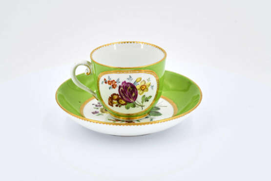Meissen. Porcelain solitaire with apple green fond and reserves with flowers - photo 14