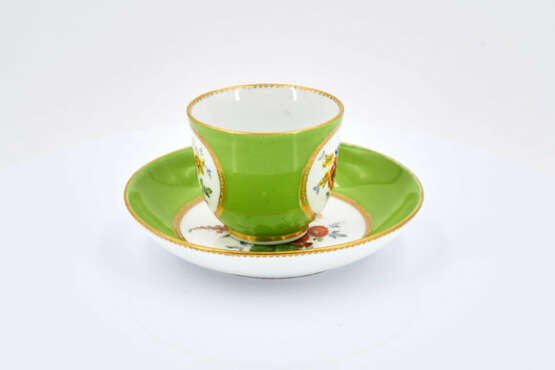 Meissen. Porcelain solitaire with apple green fond and reserves with flowers - photo 15