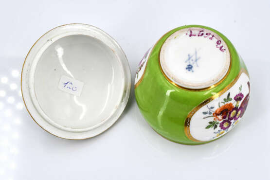 Meissen. Porcelain solitaire with apple green fond and reserves with flowers - фото 20