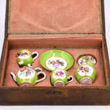 Meissen. Porcelain solitaire with apple green fond and reserves with flowers - Foto 21