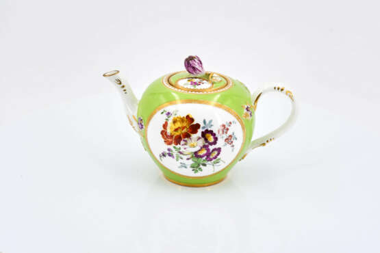 Meissen. Porcelain solitaire with apple green fond and reserves with flowers - Foto 25