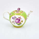 Meissen. Porcelain solitaire with apple green fond and reserves with flowers - Foto 27