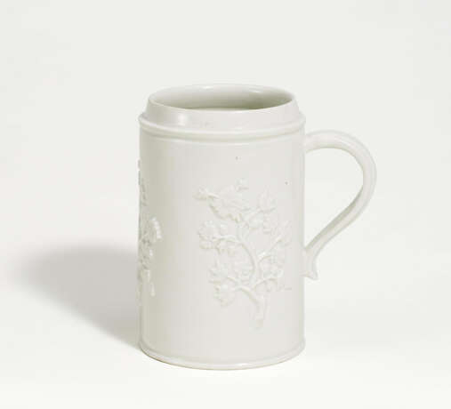 Meissen. White Böttger porcelain tankard with Chrysanthemum branches - фото 1