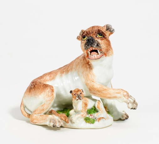 Meissen. Porcelain lioness with her cub - photo 1