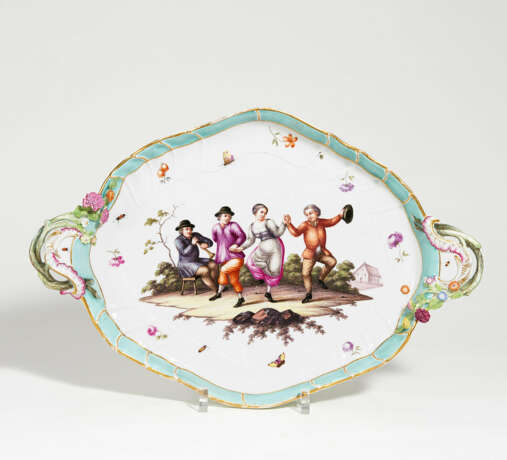 Meissen. Large porcelain platter with genre scene - photo 1