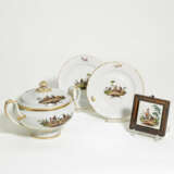 Presumably Meissen. Porcelain tureen, two plates, tile with miner motifs - Foto 1