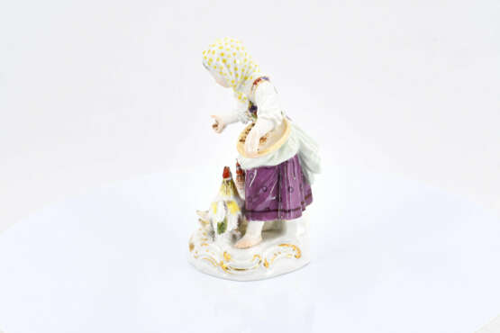 Meissen. Porcelain figurines of girl feeding chicken and boy feeding geese - фото 3