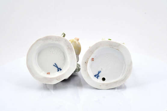 Meissen. Porcelain figurines of girl feeding chicken and boy feeding geese - photo 6