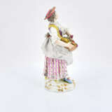 Meissen. Porcelain figurines of shepherdess with flute and female gardener - Foto 5