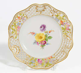 Porcelain plate with flower bouquet