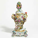Meissen. Monumental porcelain potpourri-vase "Flora and Amor" - Foto 1