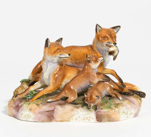 Meissen. Porcelain figurine of a fox family - photo 1