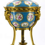 France. Porcelain goblet with rose decor - фото 4
