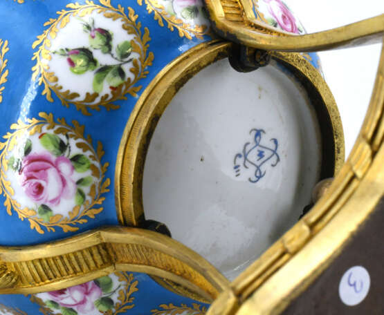 France. Porcelain goblet with rose decor - photo 10