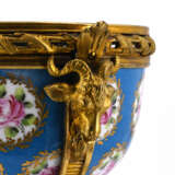 France. Porcelain goblet with rose decor - фото 11