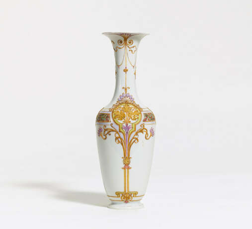 KPM. Small narrow-necked porcelain vase with relief decor - photo 1