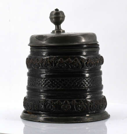 Annaberg. Ceramic and tin tankard with ornamental relief - Foto 5