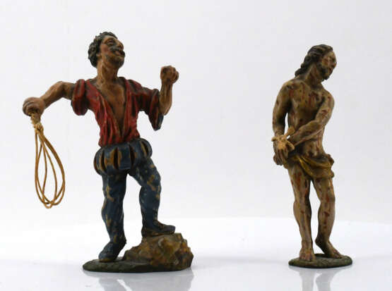 Southern German. Three wooden figurines "Flaggelation of Christ" - photo 2