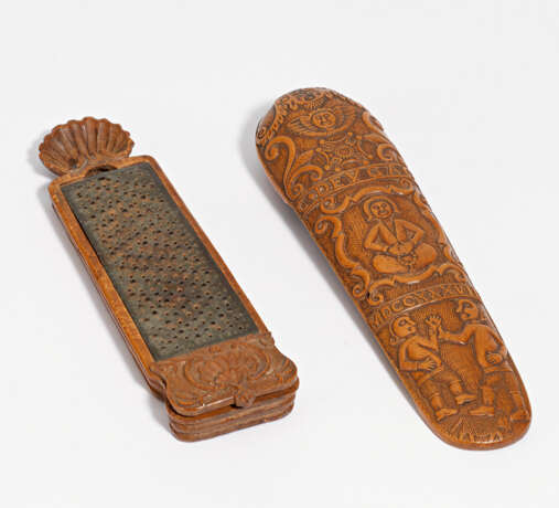 Two boxwood tobacco graters - Foto 1