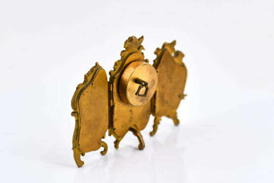 Miniature gilt bronze table clock in the shape of a three-piece folding screen - Foto 7
