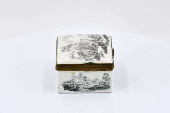 France. Enamel and fire-gilt copper snuff box with bucolic landscapes in Grisaille - фото 8