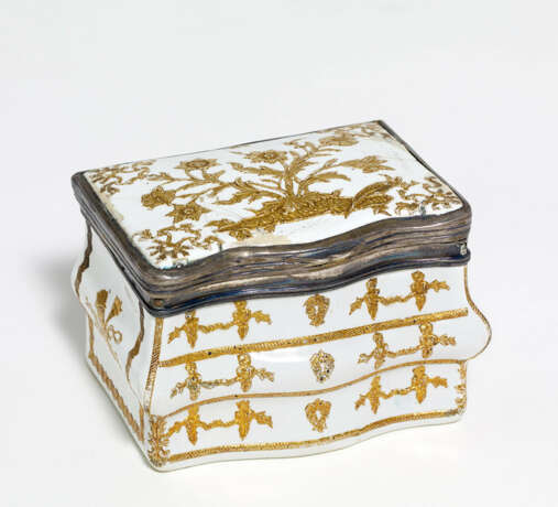 Berlin. Enamel and silver box in the shape of a miniature commode - photo 1